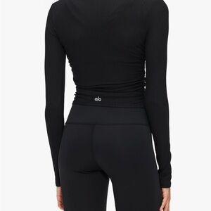 ALO Yoga Gather Black Fitted Long Sleeve shirt
